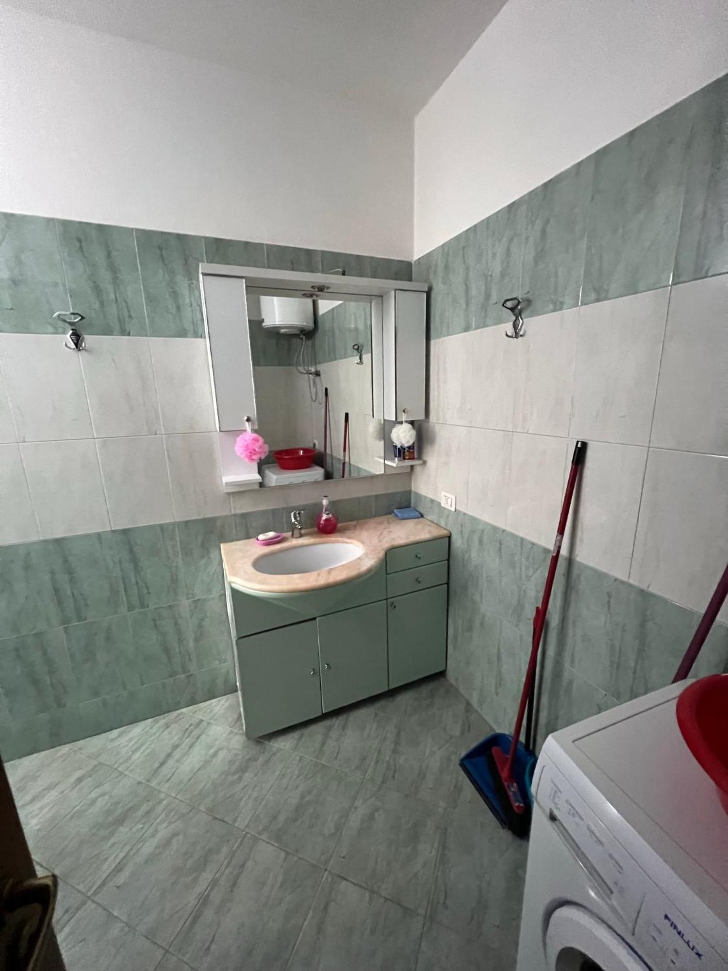 Vivi La Tua Vacanza Con L'Appartamento 1 Di Ervin! Enjoy Your Holiday With Ervin'S Apartment 1! Vlorë 외부 사진